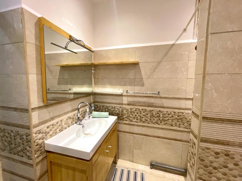 Appartement Dans Immeuble Haussmanien Algiers Экстерьер фото